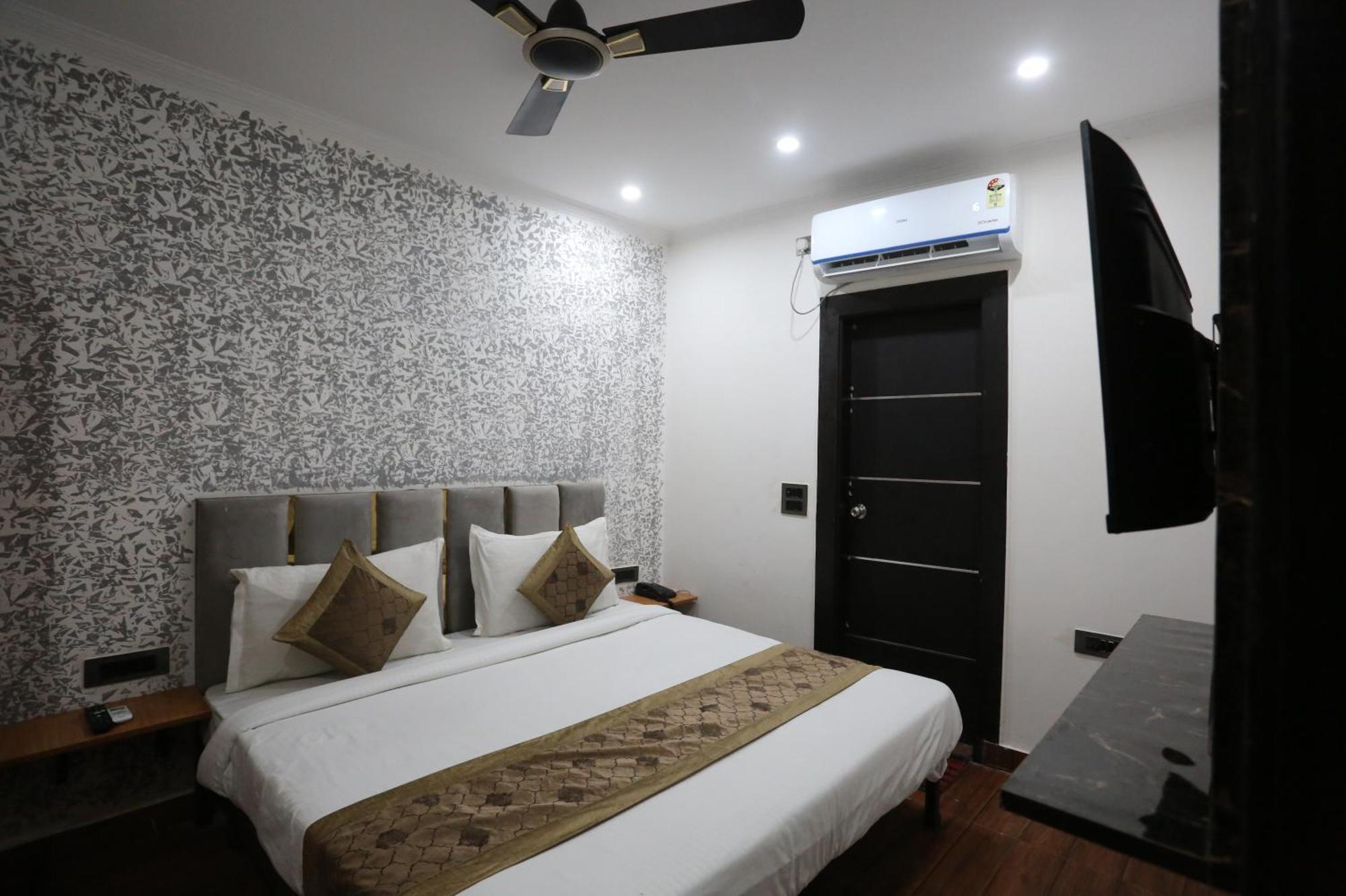 Hotel Twamev Couple Friendly Laxmi Nagar Neu-Delhi Exterior foto