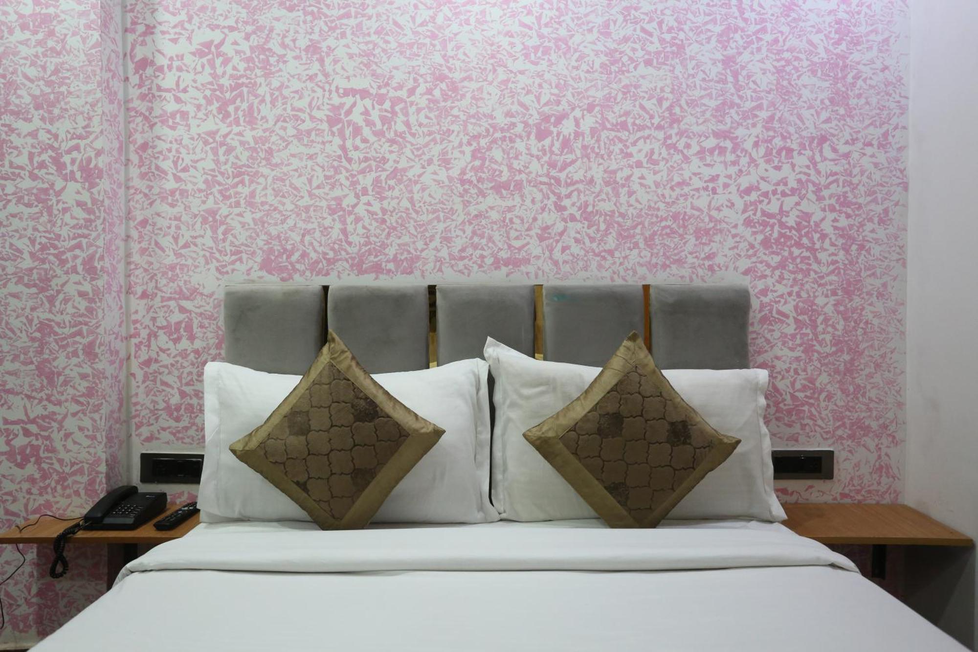 Hotel Twamev Couple Friendly Laxmi Nagar Neu-Delhi Exterior foto