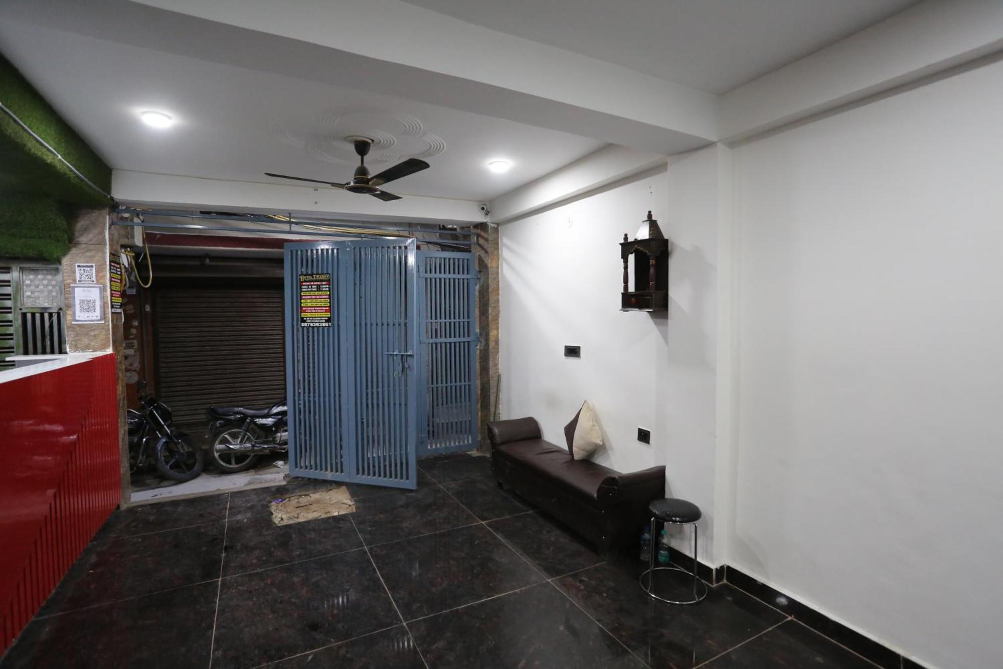 Hotel Twamev Couple Friendly Laxmi Nagar Neu-Delhi Exterior foto