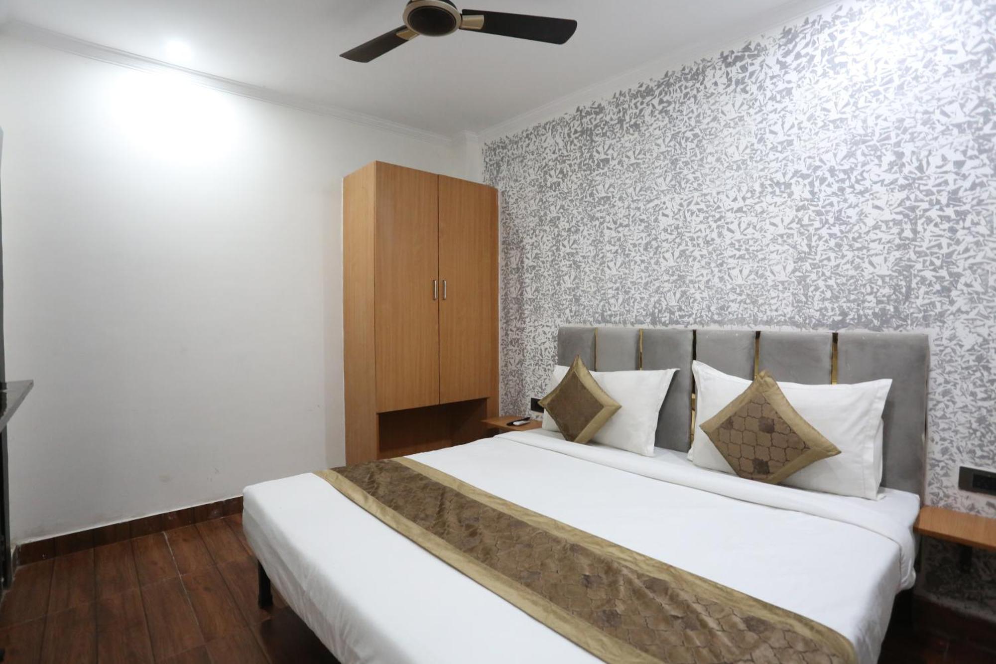 Hotel Twamev Couple Friendly Laxmi Nagar Neu-Delhi Exterior foto